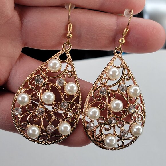 Elegant Gold and Pearl Teardrop Earrings - Picture 8 of 10
